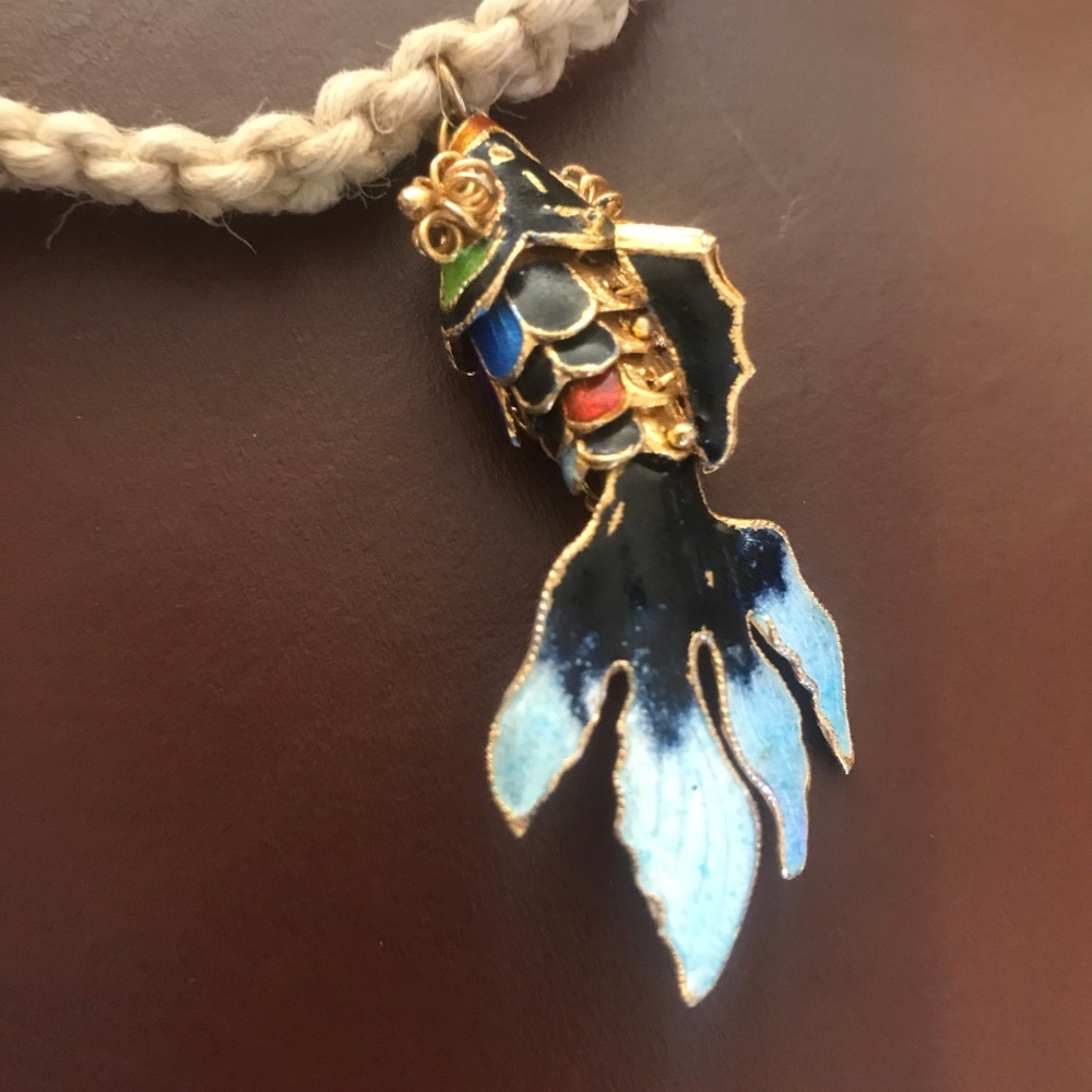 Hemp koi fish necklace - Picture 5 of 5